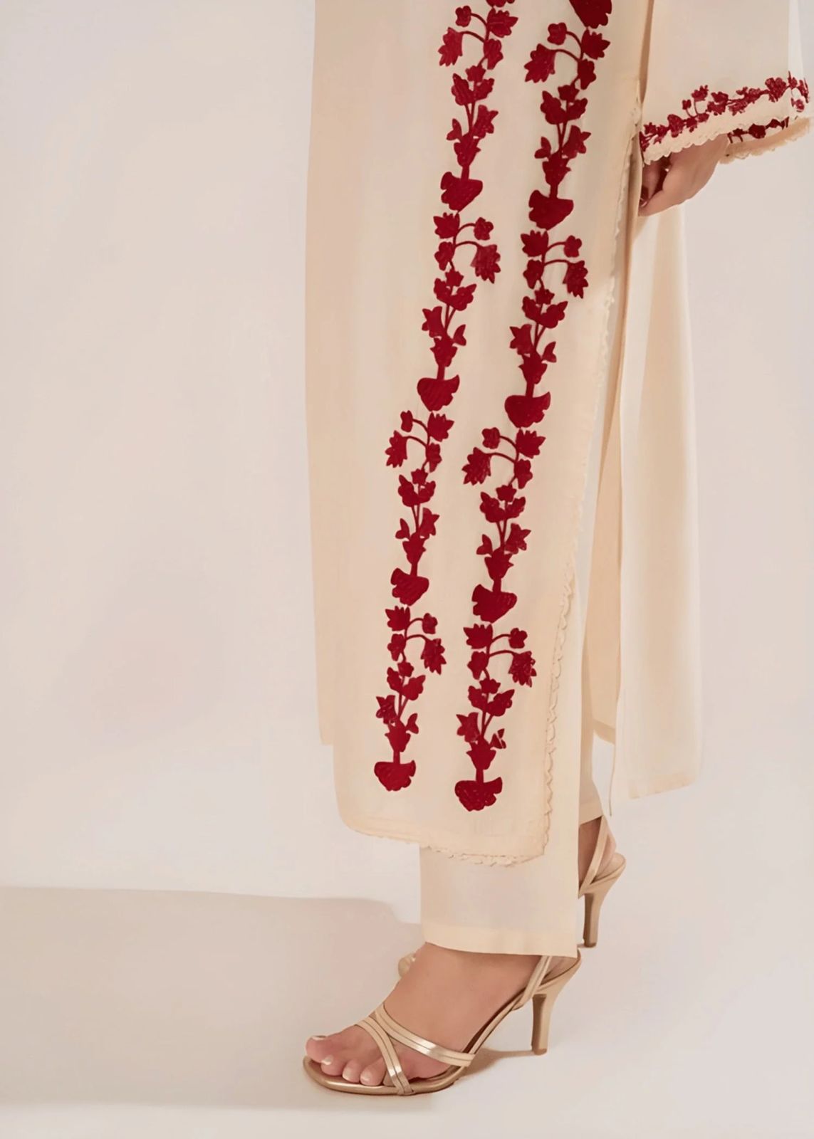 SAPPHIRE PREMIUM AIR-JET DHANAK 3PC EMBROIDERED SUIT - Image 6