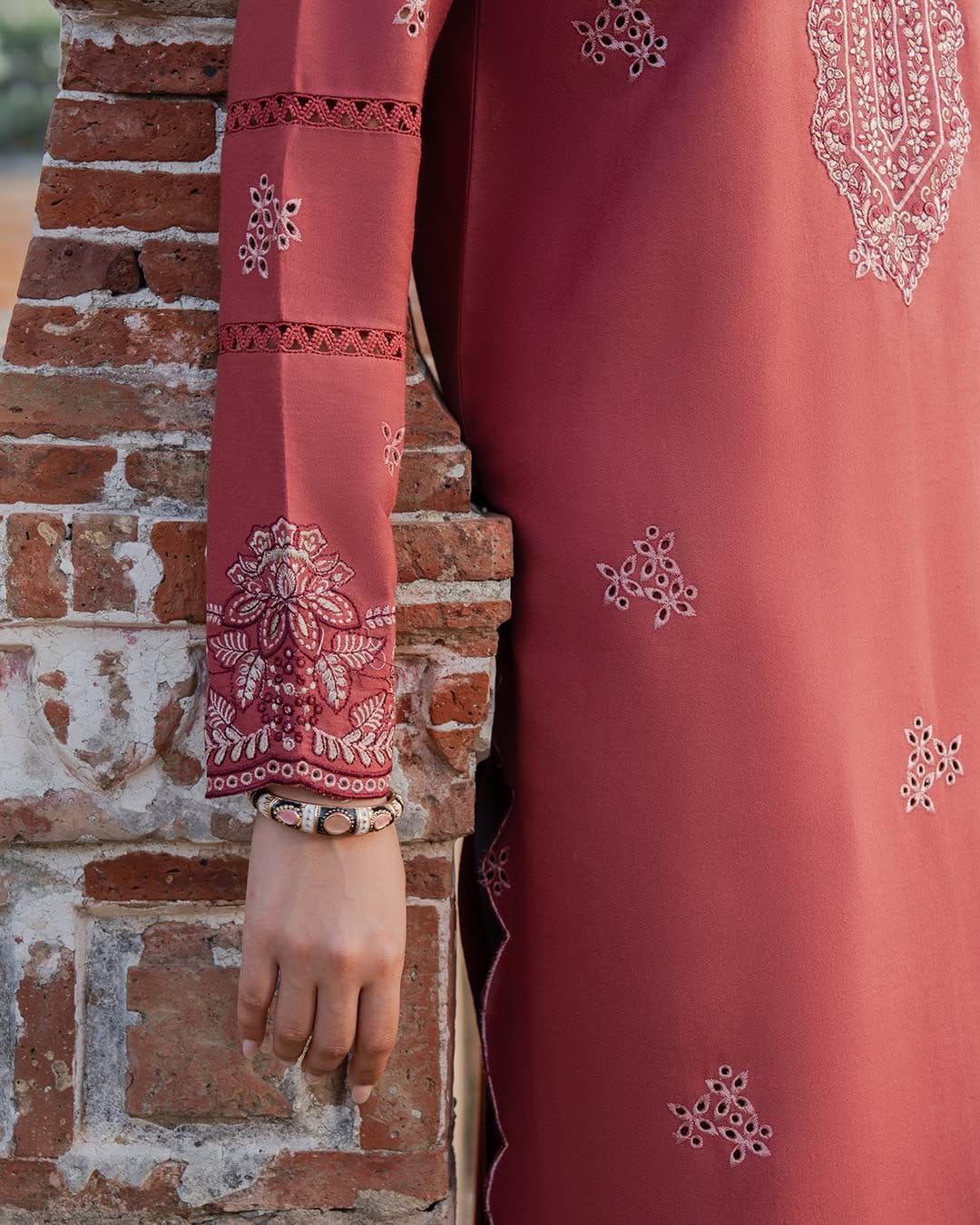 IZEL PREMIUM AIR-JET DHANAK 3PC EMBROIDERED SUIT - Image 3