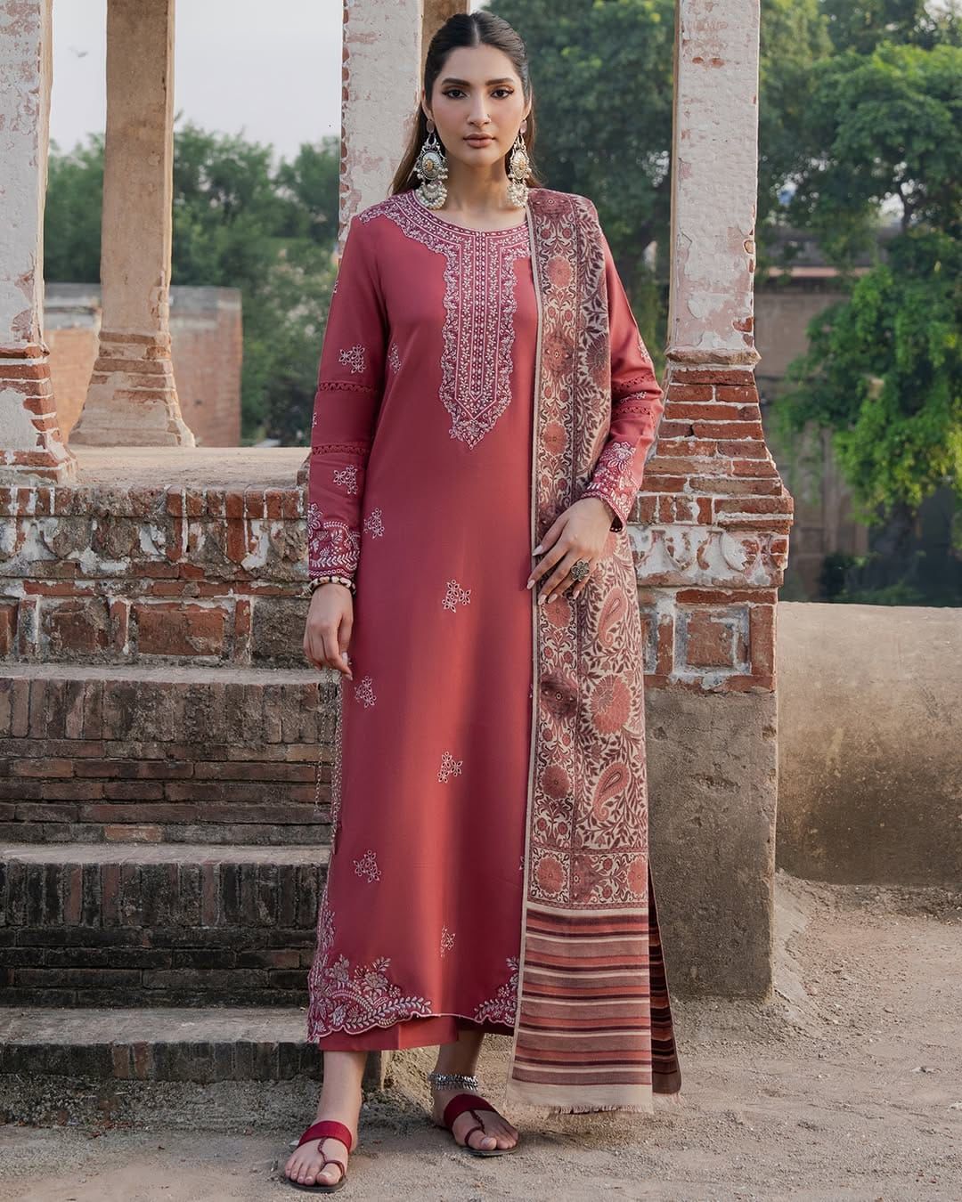 IZEL PREMIUM AIR-JET DHANAK 3PC EMBROIDERED SUIT - Image 4
